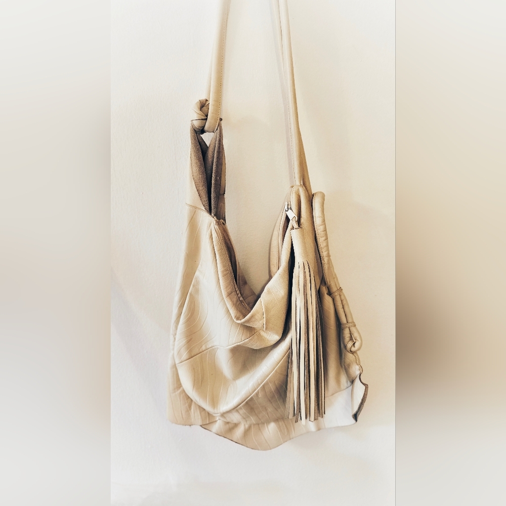 Rare Vintage Lyrella Leather Purse